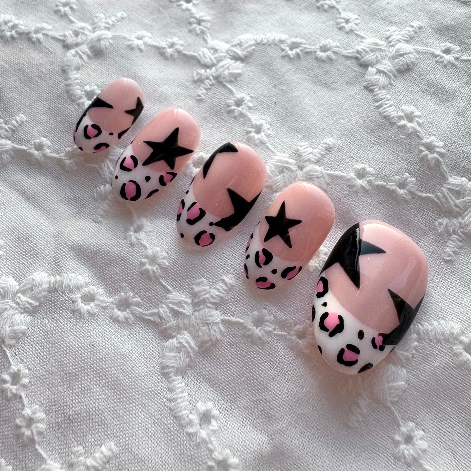 Press on nails by Djes